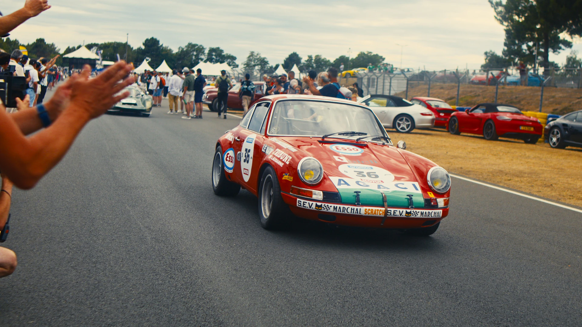 Porsche 911 n° 36 à la parade du Mans Classic, final grade